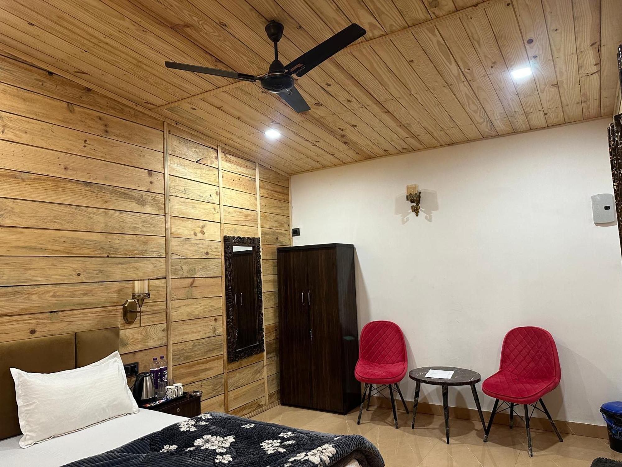 Cabana Riverside Resort - Kainchi Dham Nainital Luaran gambar