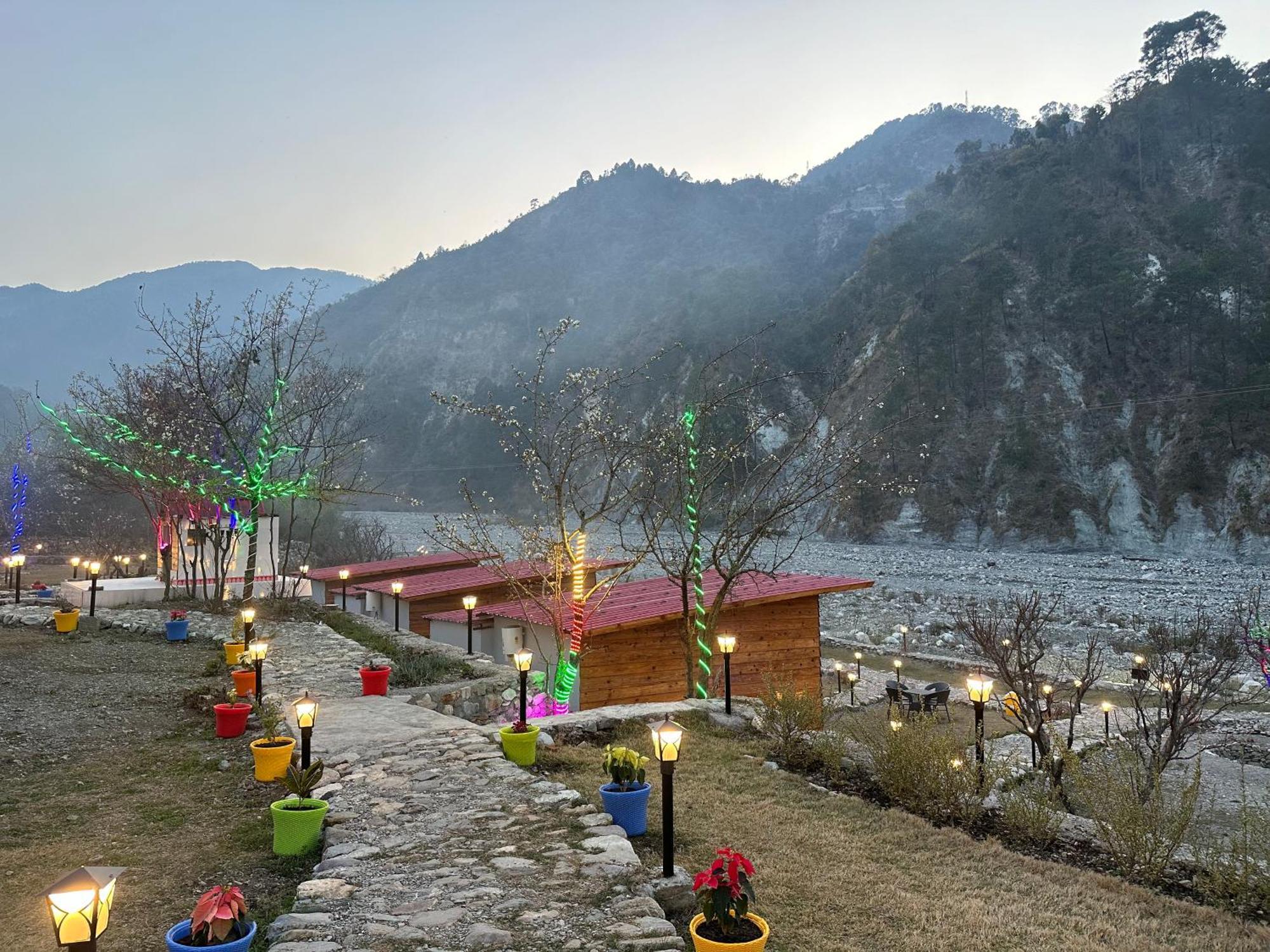 Cabana Riverside Resort - Kainchi Dham Nainital Luaran gambar