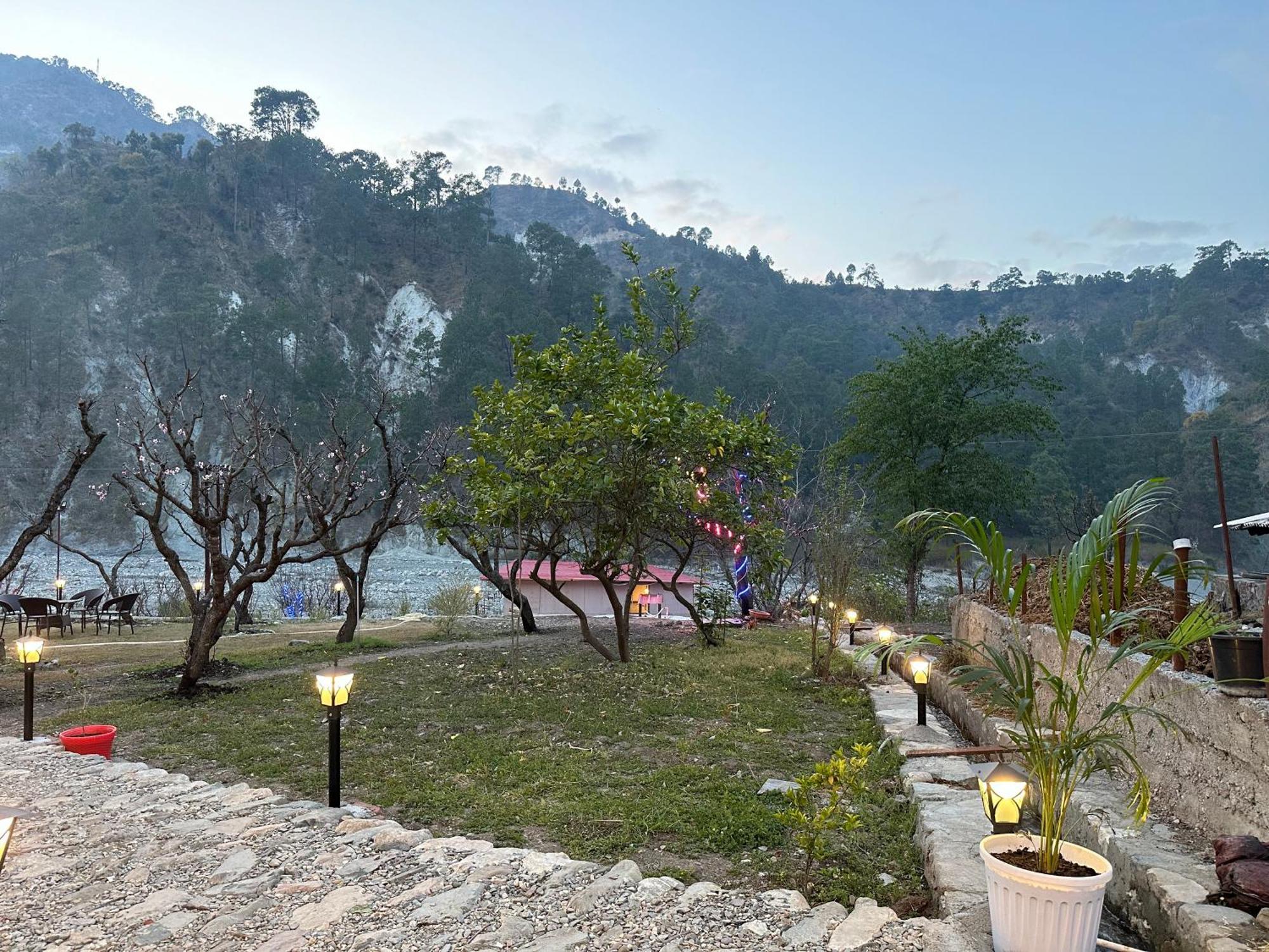 Cabana Riverside Resort - Kainchi Dham Nainital Luaran gambar